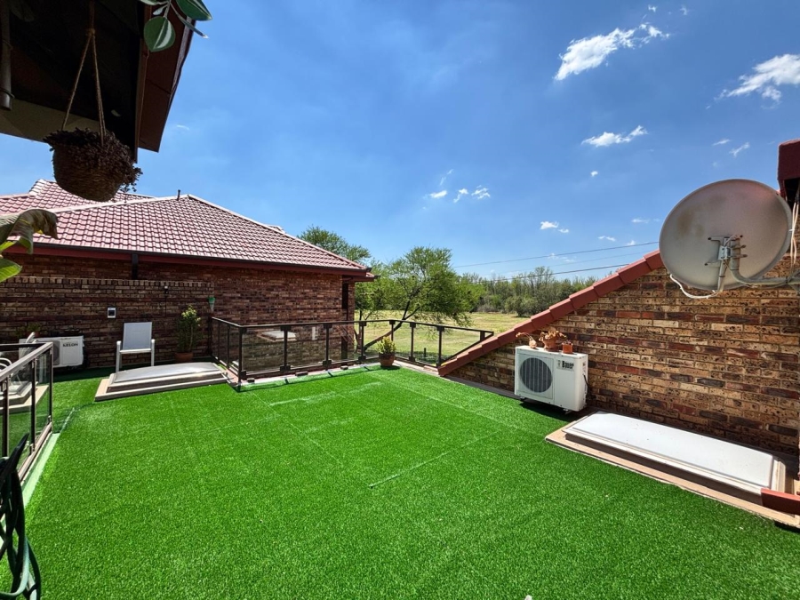 5 Bedroom Property for Sale in Heilige Akker North West